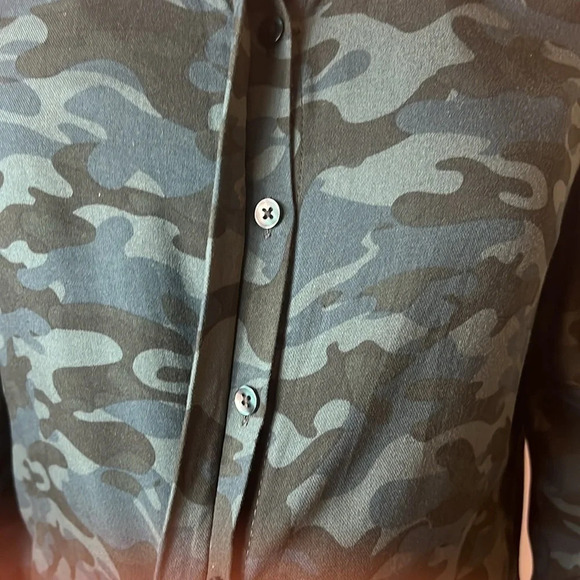 Rock & Republic Button Down Camouflage Western Ruffle Size M Longsleeve Fall - Picture 11 of 13